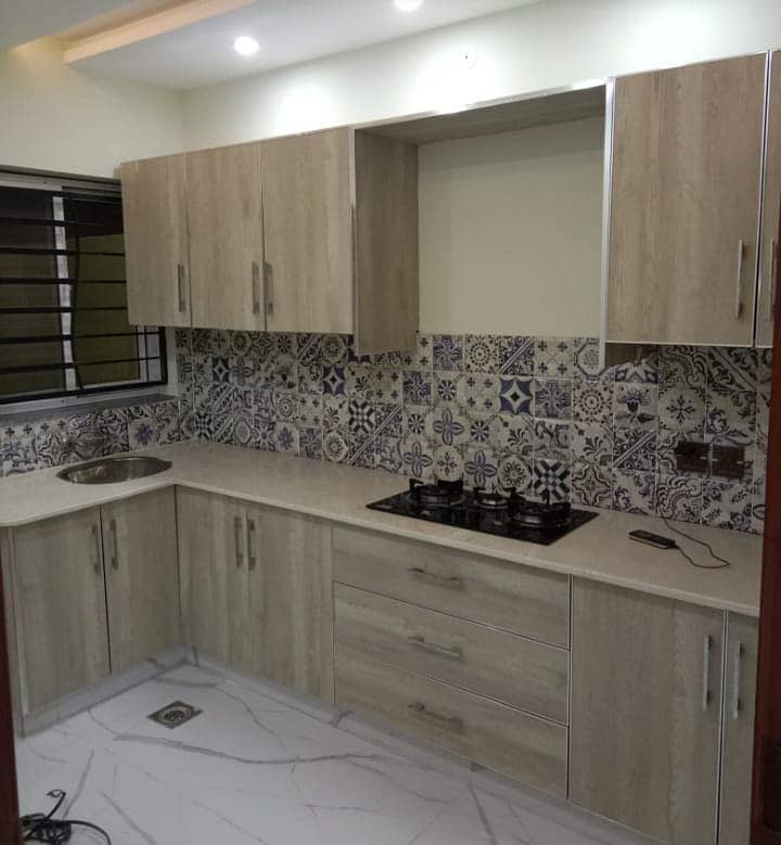 5 MARLA BEAUTIFUL HOUSE AVAILABLE FOR RENT IN KHAYABAN E AMIN 4