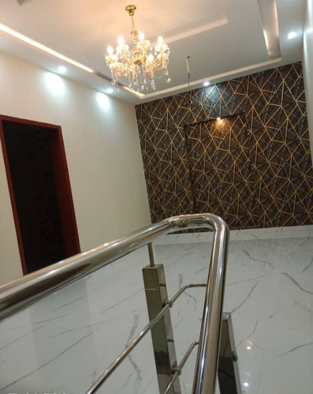 5 MARLA BEAUTIFUL HOUSE AVAILABLE FOR RENT IN KHAYABAN E AMIN 8