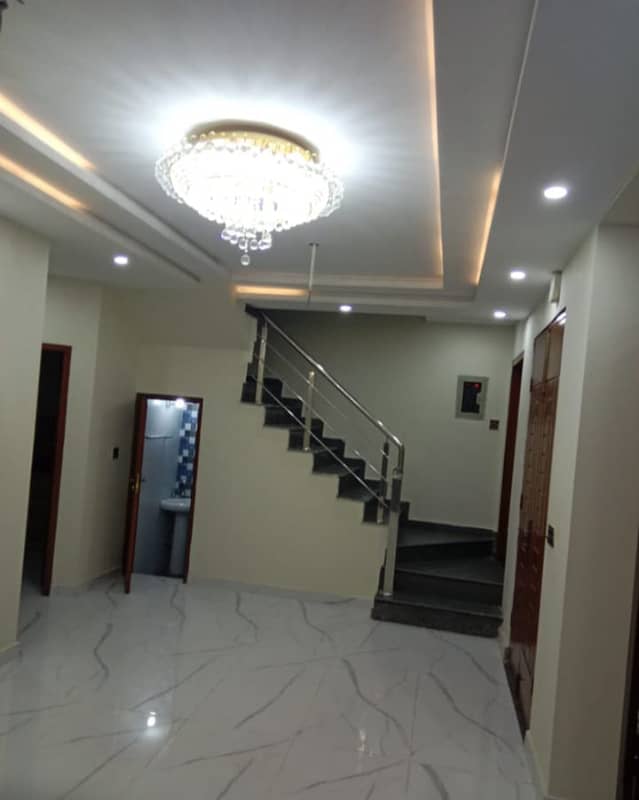 5 MARLA BEAUTIFUL HOUSE AVAILABLE FOR RENT IN KHAYABAN E AMIN 9