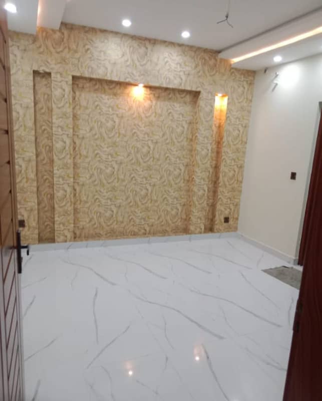 5 MARLA BEAUTIFUL HOUSE AVAILABLE FOR RENT IN KHAYABAN E AMIN 17