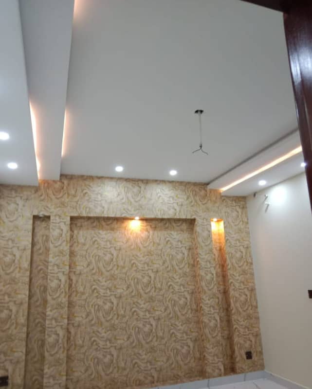 5 MARLA BEAUTIFUL HOUSE AVAILABLE FOR RENT IN KHAYABAN E AMIN 18