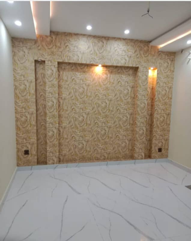 5 MARLA BEAUTIFUL HOUSE AVAILABLE FOR RENT IN KHAYABAN E AMIN 19