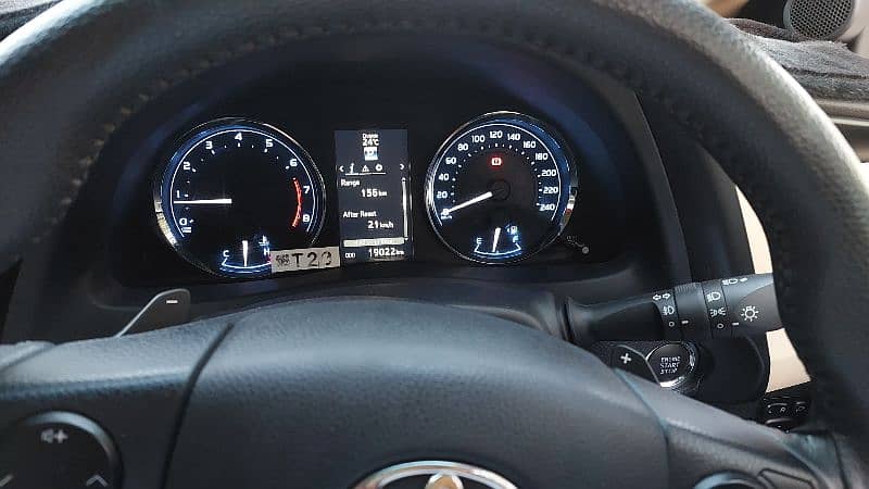 Corolla Altis Grande CVT-i Beige Interior 8