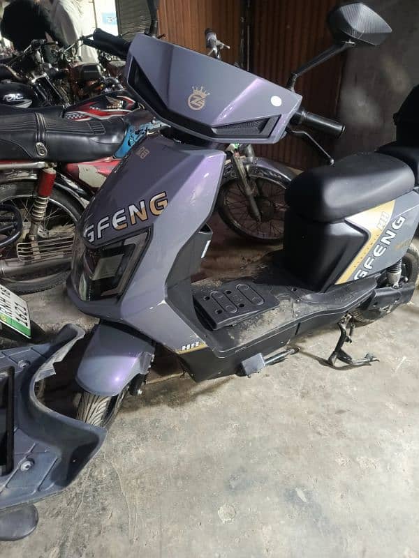 power scooty available contact at mobile# 03004142432 11