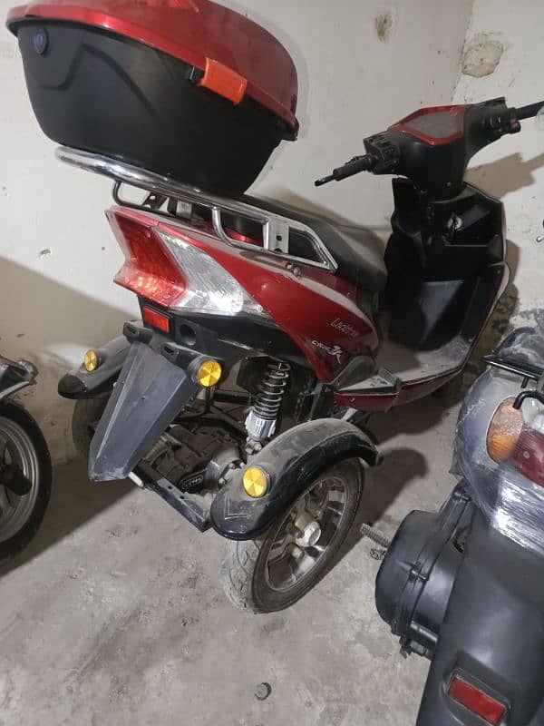 power scooty available contact at mobile# 03004142432 13