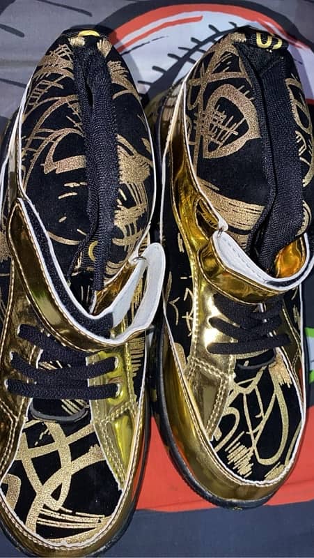 brand new golden sneakers imported from Dubai 1