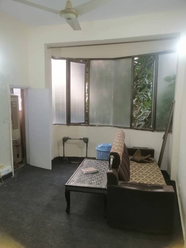 E Typ 2nd floor flat for rent in G-11/4 3