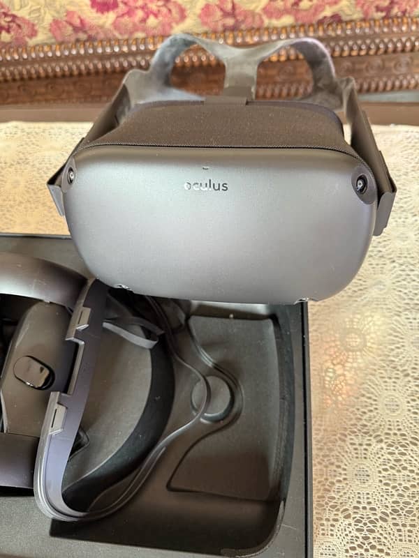 Oculus Quest VR All-in-One Gaming Headaet for Sale 2