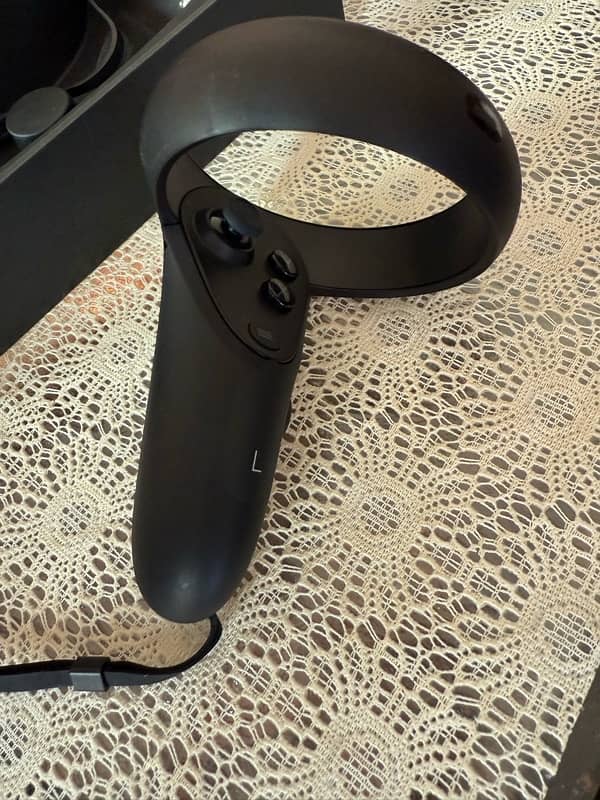 Oculus Quest VR All-in-One Gaming Headaet for Sale 3