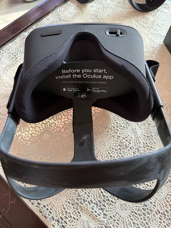 Oculus Quest VR All-in-One Gaming Headaet for Sale 7