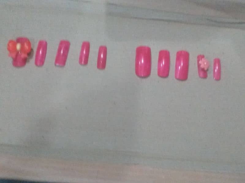 nails 0