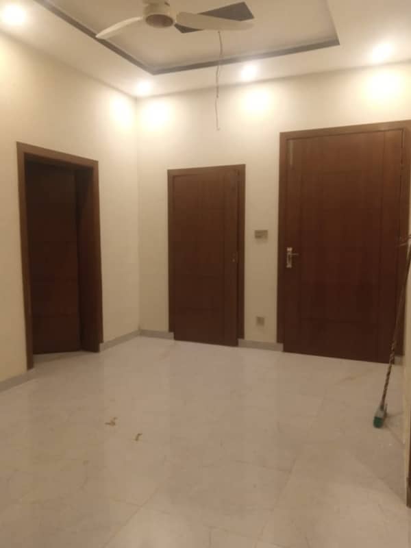 HOUSE AVAILABLE FOR SALE IN BANIGALA 1