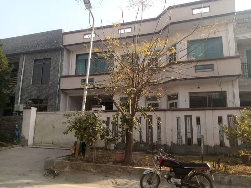 i-8 Near kachnar Park Ground with Besment For Rent. 5