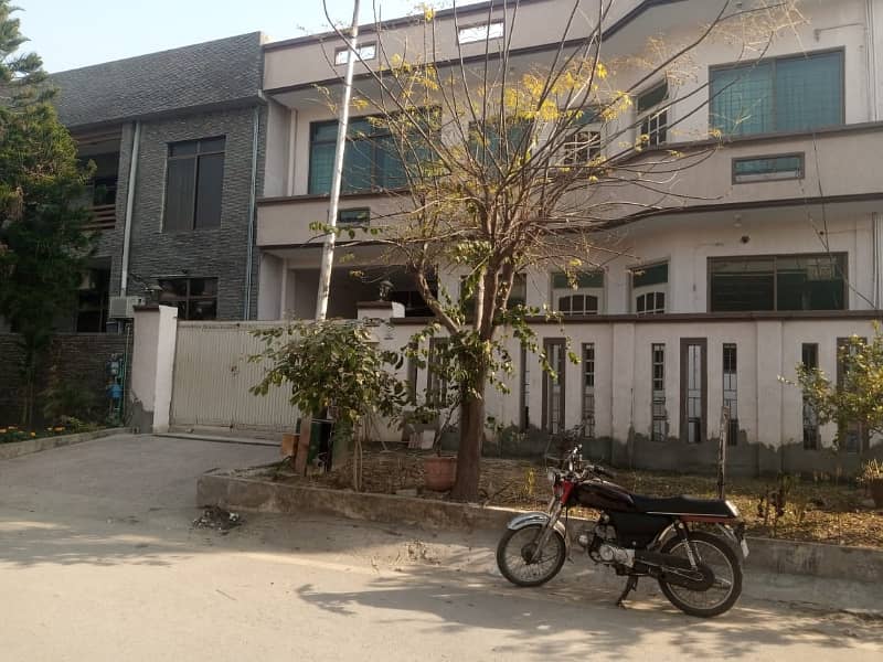 i-8 Near kachnar Park Ground with Besment For Rent. 7