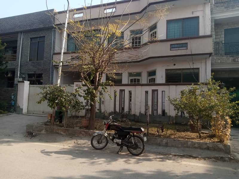 i-8 Near kachnar Park Ground with Besment For Rent. 8