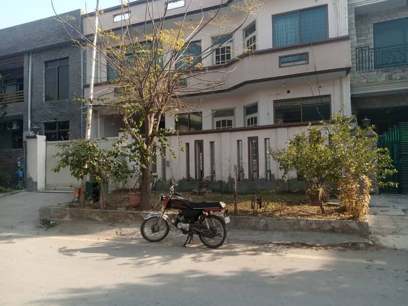 i-8 Near kachnar Park Ground with Besment For Rent. 9