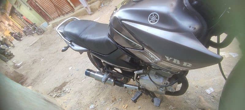 Yamaha YBR 125 Karachi regestered exellent condition 1st owner 8