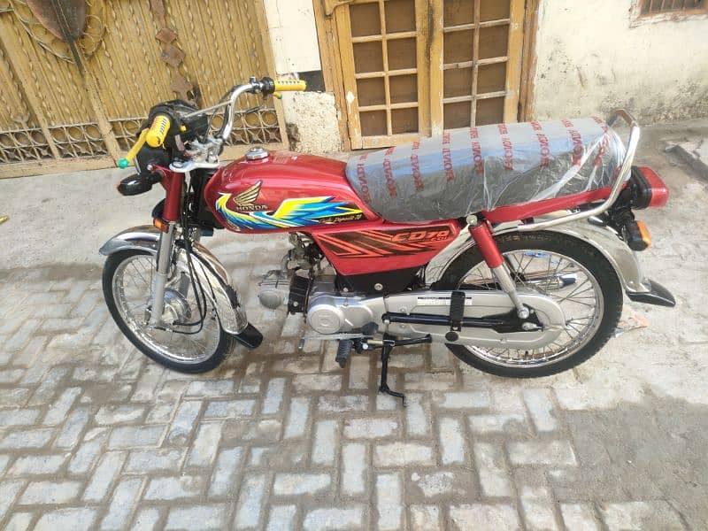 bike bilkul saf he is nbr p call krna plz 0,3,1,3,8,7,0,5,2,1,2 2