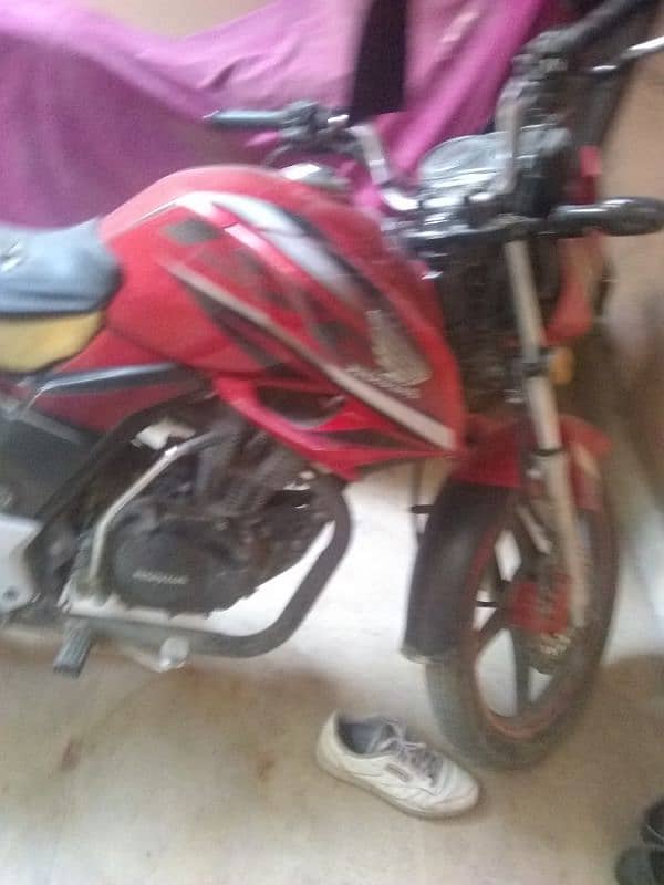 Honda cb 150 good bike best price. 4