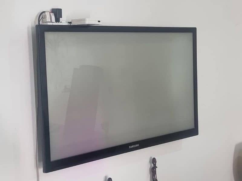 Samsung Plasma TV 43 Inches 1