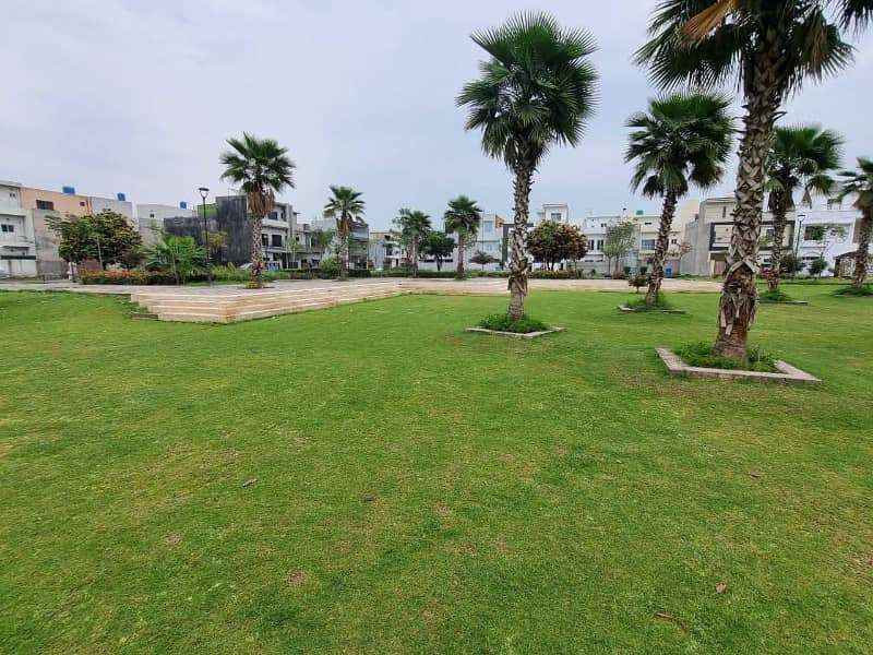 4.67 MARLA PRIME LOCATION PLOT AVAILABLE FOR SALE 0