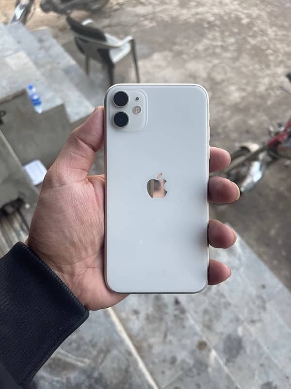 iphone 11 waterpack 64gb 10/10 white color with comp box 0