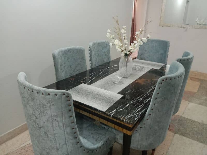 6 seater dining table 3