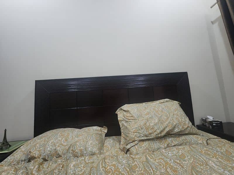 selling used bed set 2