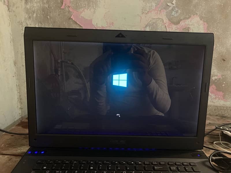 Asus J73JW Laptop 1