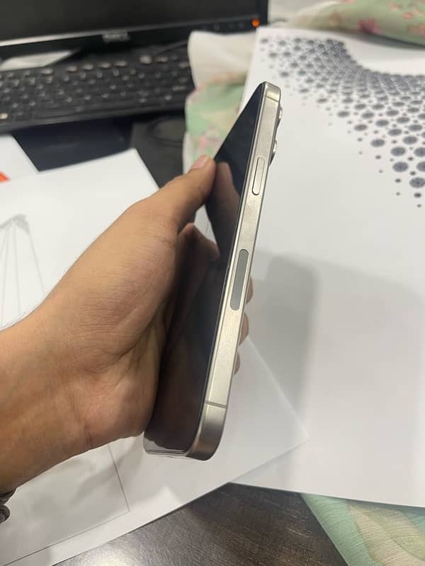 iphone 15 pro max 256gb natural titanium 2