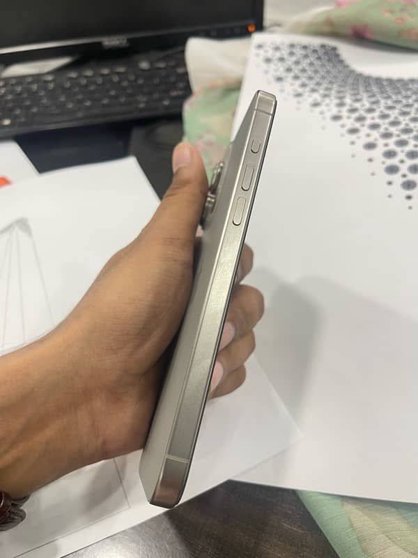 iphone 15 pro max 256gb natural titanium 3