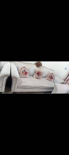 crown chanyoti sofa