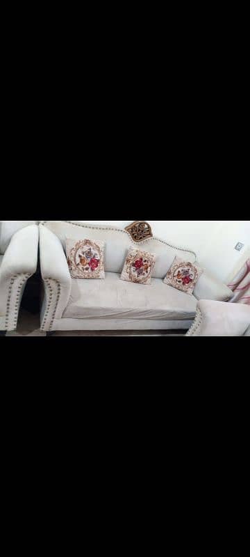 crown chanyoti sofa 0