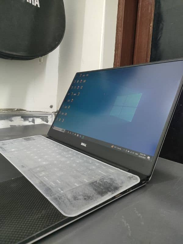 Laptop Dell XPS 9560 - 15.6'' 4K Borderless Display, i7, 16GB RAM. 4