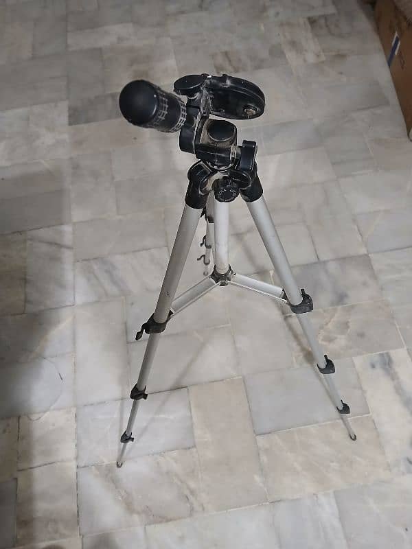 Small Tripod 0