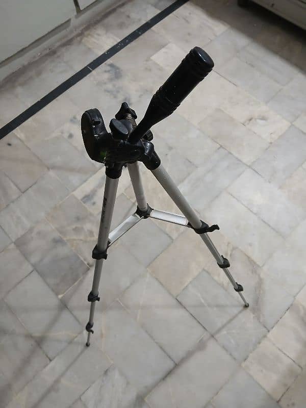 Small Tripod 1