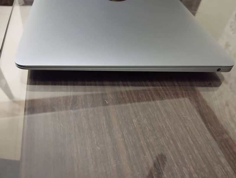 Macbook Air 2020, Intel i3, 8gb RAM, 256 GB SSD, Box and charger 7