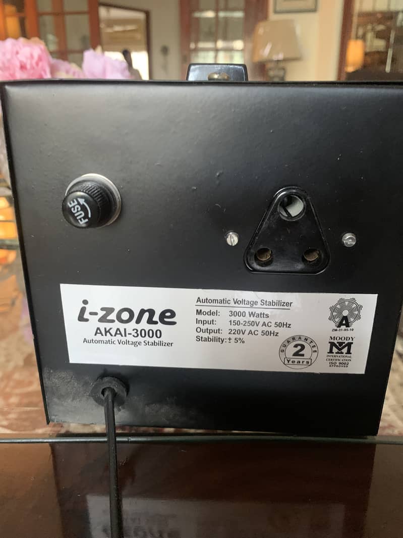 Izone Stabilizer 3000W 1