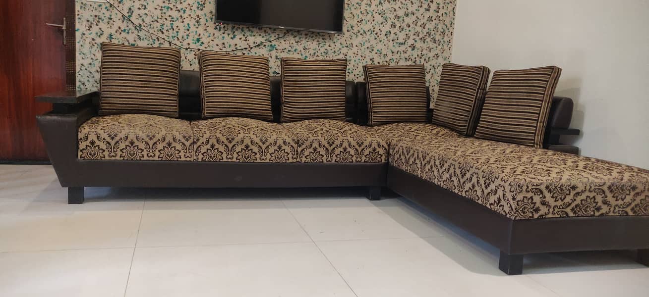 L shaped sofa  in good condition used 2 years 0