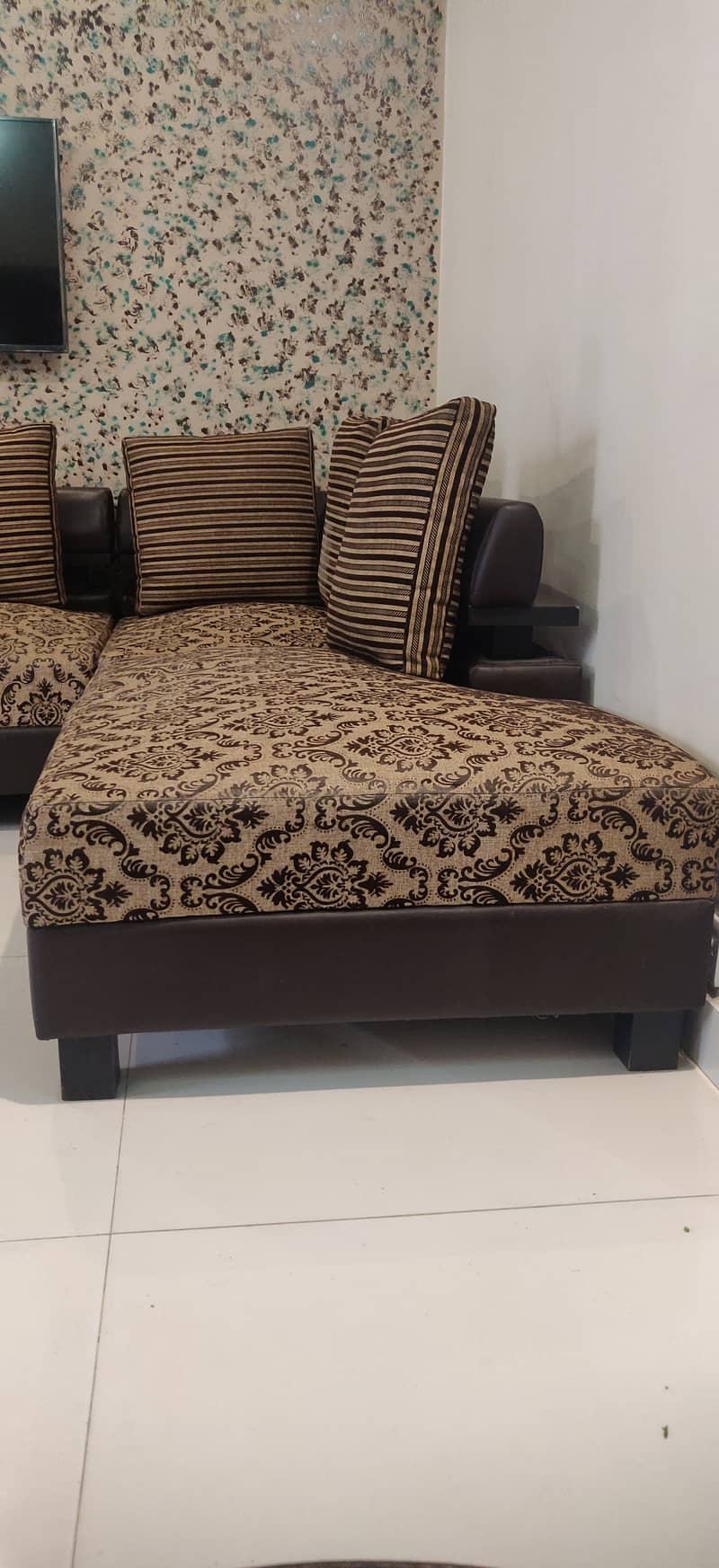 L shaped sofa  in good condition used 2 years 3