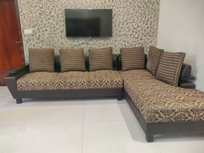 L shaped sofa  in good condition used 2 years 4