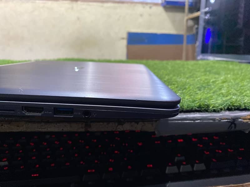 i7th 7gen 8gb ram 128ssd +500hhd 9