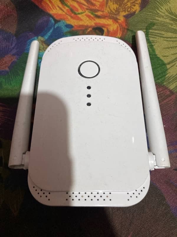 Macard 300Mbps Wireless Extender 2