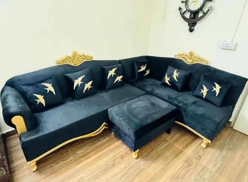 L shaped 10/10 condition sofa set 0