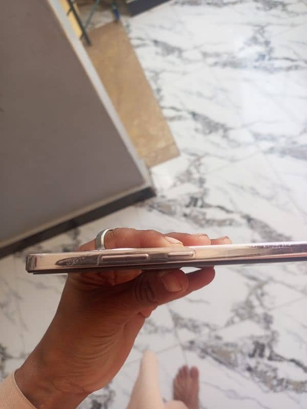 Oppo  Reno 12 F 10/10 condition new 3