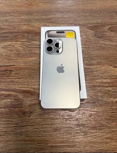 iphone 15 Pro Max  natural titanium