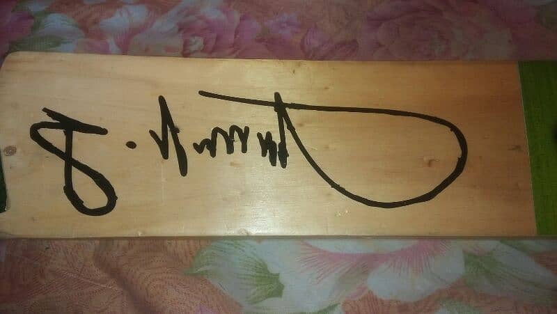 signatures of Shaid Afridi bat 1