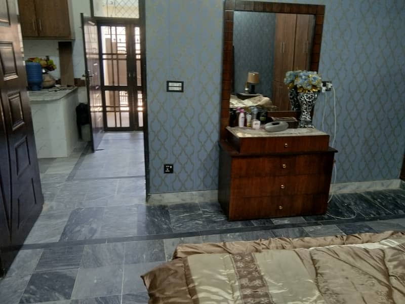 3.5 marla House near to gate gulshan Abad 8