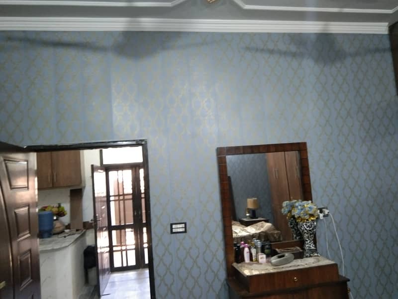 3.5 marla House near to gate gulshan Abad 9