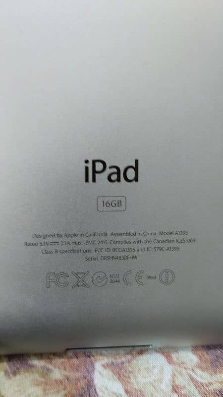 iPad 3 For SALE (with cover & charging Cable) 3